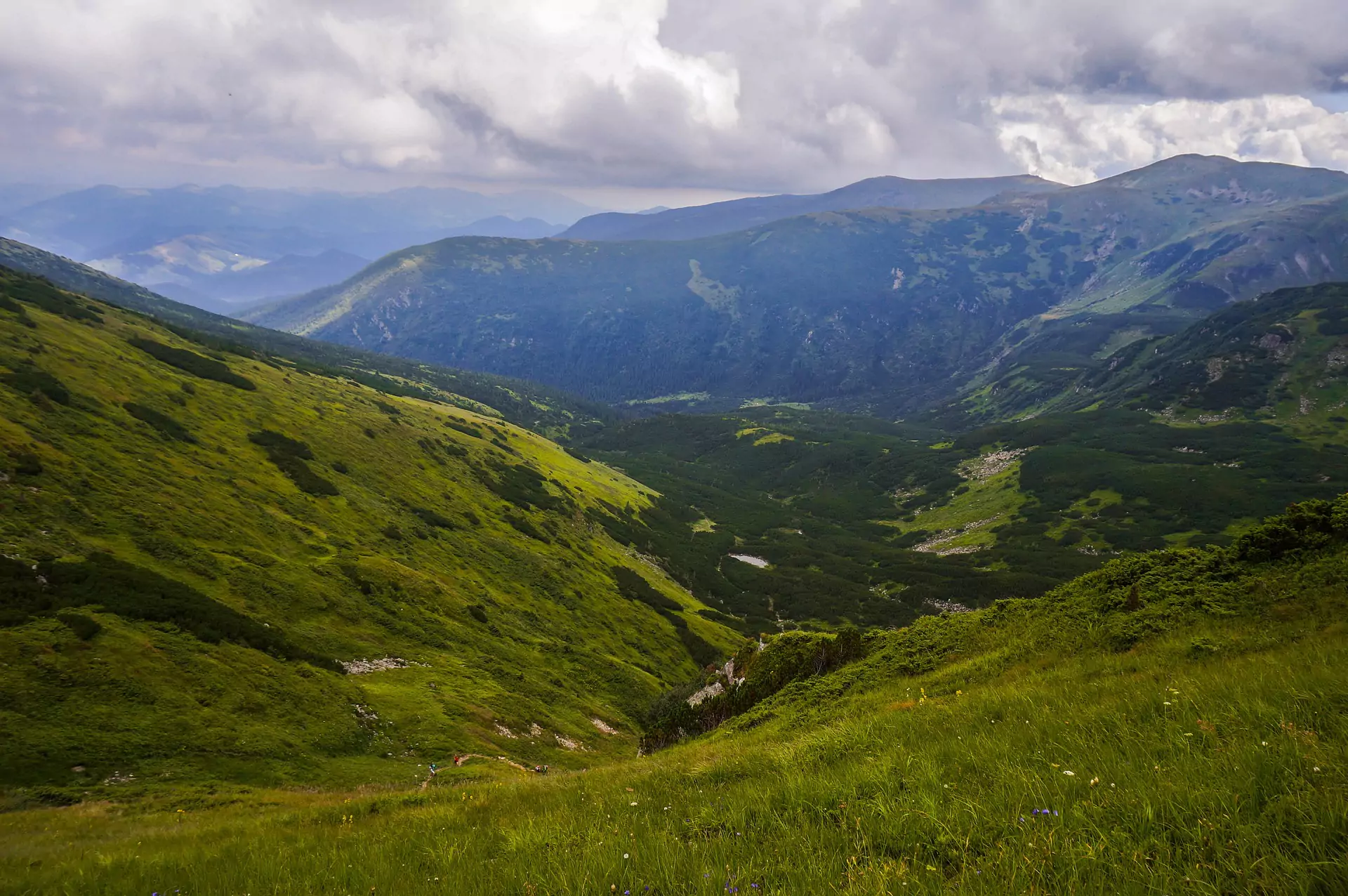 Фото різних місць відпочинку в Карпатах